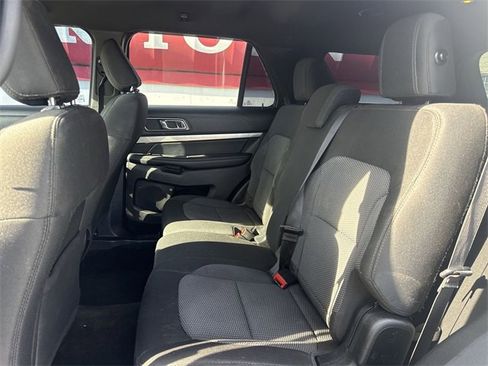 Used 2018 Ford Explorer XLT image 21