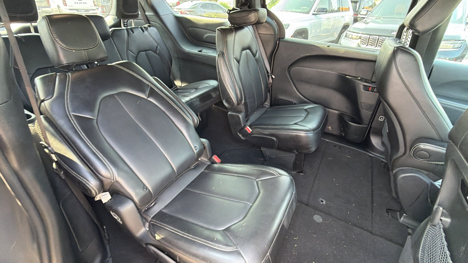 Used 2025 Chrysler Pacifica Select FWD image 20