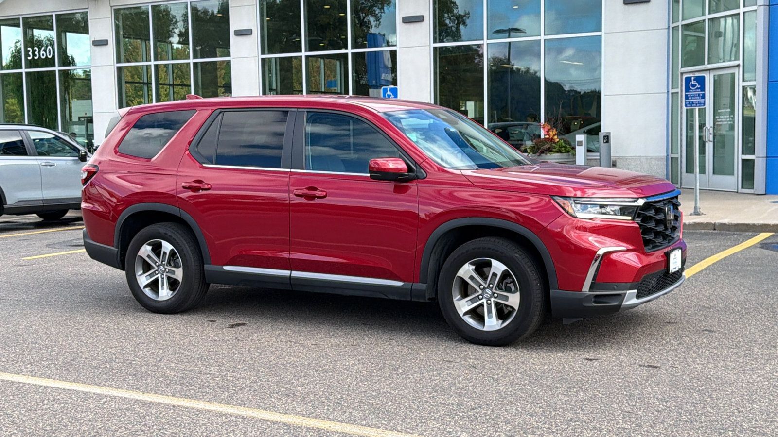 Certified 2025 Honda Pilot EX-L image 1