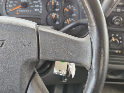 Used 2007 Chevrolet Silverado 1500 LT w/ Crew Cab Value Package image 27