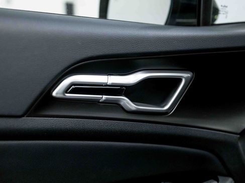 Used 2025 Kia Sportage EX w/ Premium Package image 38