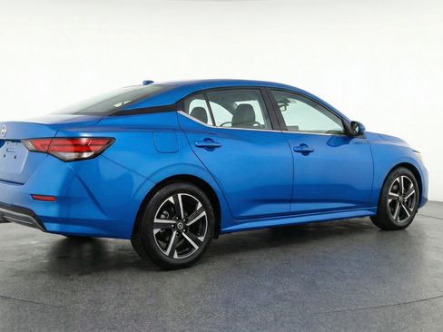 Used 2025 Nissan Sentra SV FWD image 9
