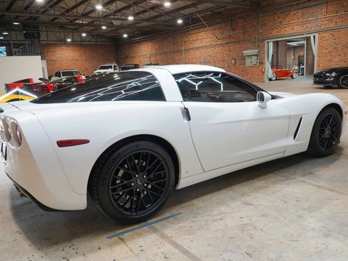 Used 2007 Chevrolet Corvette Coupe w/ Preferred Equipment Group RWD image 16