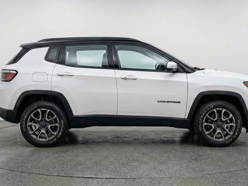 Used 2025 Jeep Compass Trailhawk AWD/4WD image 11