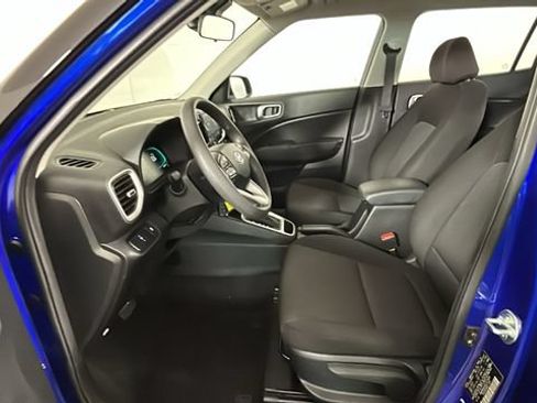Certified 2025 Hyundai Venue SE FWD image 11