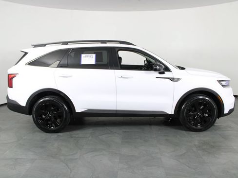 Used 2022 Kia Sorento S w/ Panoramic Sunroof Package AWD/4WD image 11