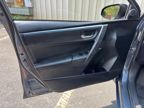 Used 2014 Toyota Corolla S FWD image 32