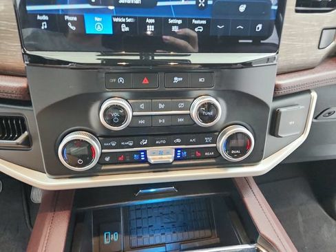 Used 2024 Ford Expedition Limited RWD image 29