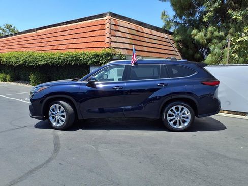 Used 2022 Toyota Highlander Limited FWD image 3