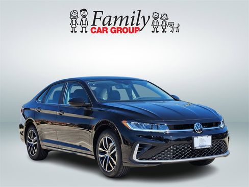 New 2026 Volkswagen Jetta SE image 2