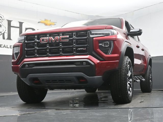 Used 2025 GMC Canyon AT4 w/ Technology Plus Package AWD/4WD image 60