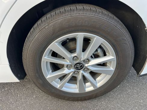 Used 2025 Toyota Camry LE image 29