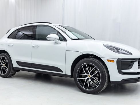 Used 2023 Porsche Macan AWD/4WD image 30