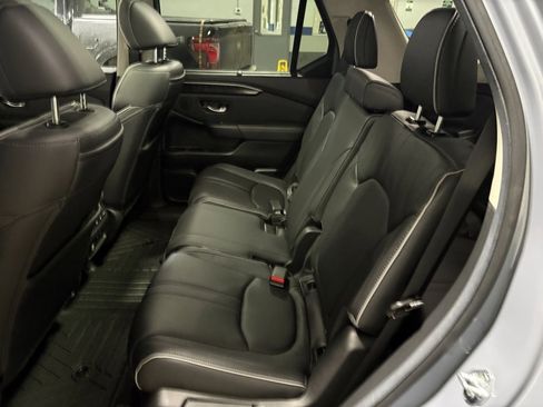 Used 2025 Honda Pilot Elite image 27