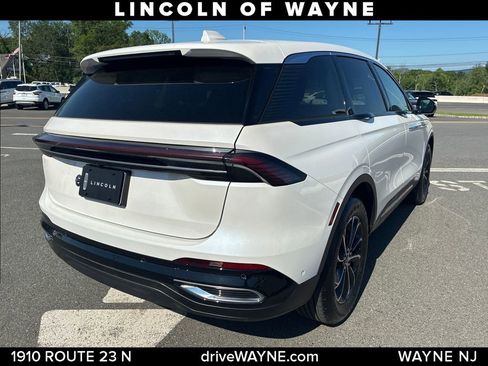 Certified 2024 Lincoln Nautilus Premier AWD/4WD image 8
