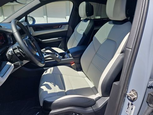 Certified 2025 Porsche Cayenne Coupe AWD/4WD image 5