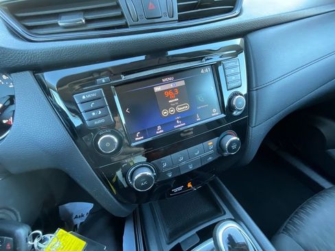 Used 2020 Nissan Rogue S w/ Special Edition Package image 34