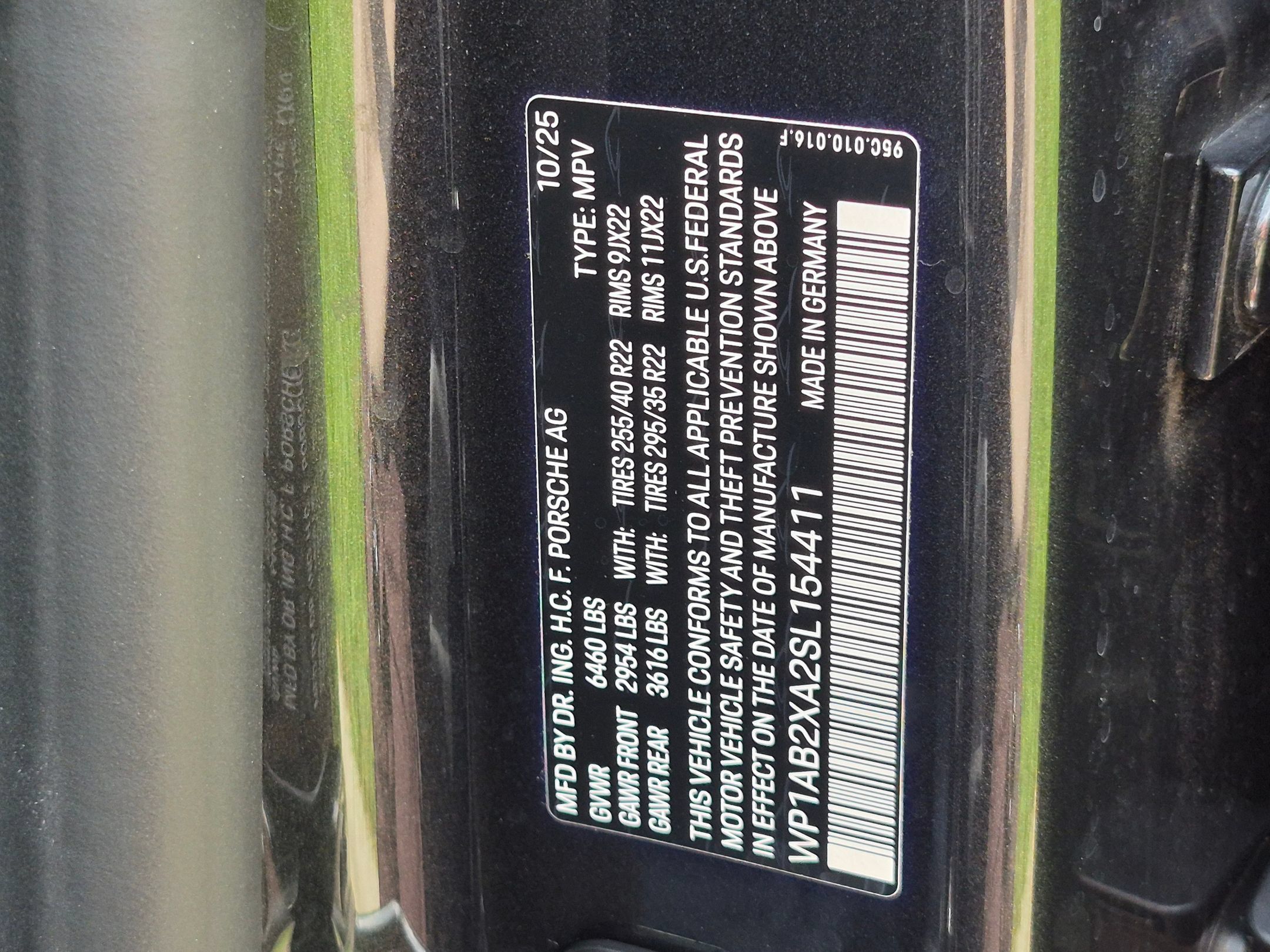 Certified 2025 Porsche Macan 4S Electric AWD/4WD image 40