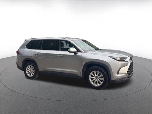 Used 2025 Toyota Grand Highlander FWD image 2