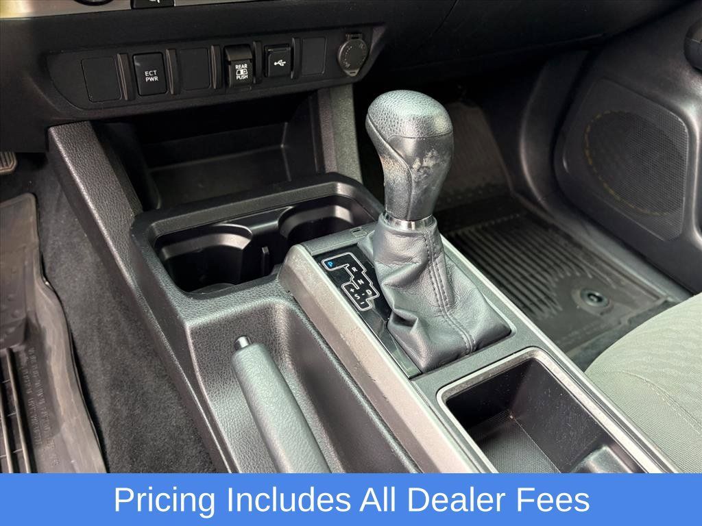 Used 2022 Toyota Tacoma SR5 AWD/4WD image 24