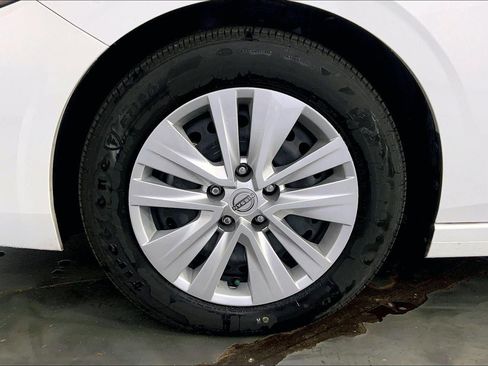 Used 2025 Nissan Sentra S FWD image 9