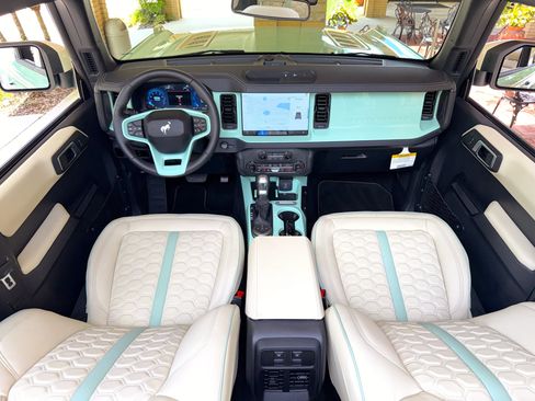Used 2025 Ford Bronco Outer Banks AWD/4WD image 24
