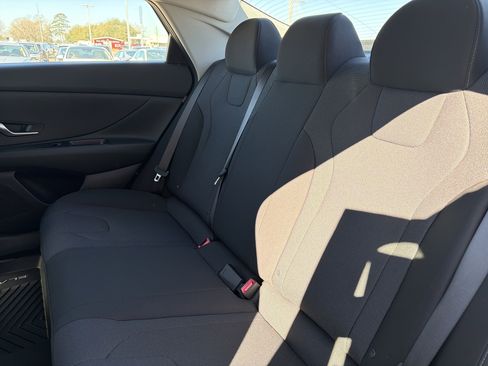 New 2026 Hyundai Elantra SE image 6