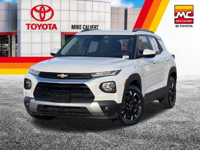 Used 2021 Chevrolet TrailBlazer LT w/ Premium Seating Package FWD image 2