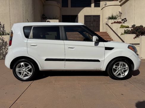 Used 2010 Kia Soul + w/ Audio Pkg FWD image 6