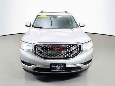 Used 2019 GMC Acadia Denali w/ Technology Package FWD image 2