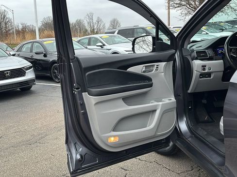 Used 2021 Honda Pilot Touring image 11