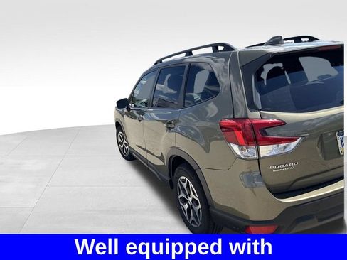 Used 2023 Subaru Forester Premium AWD/4WD image 3