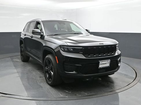 New 2025 Jeep Grand Cherokee Altitude image 22