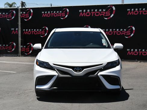 Used 2024 Toyota Camry SE FWD image 2