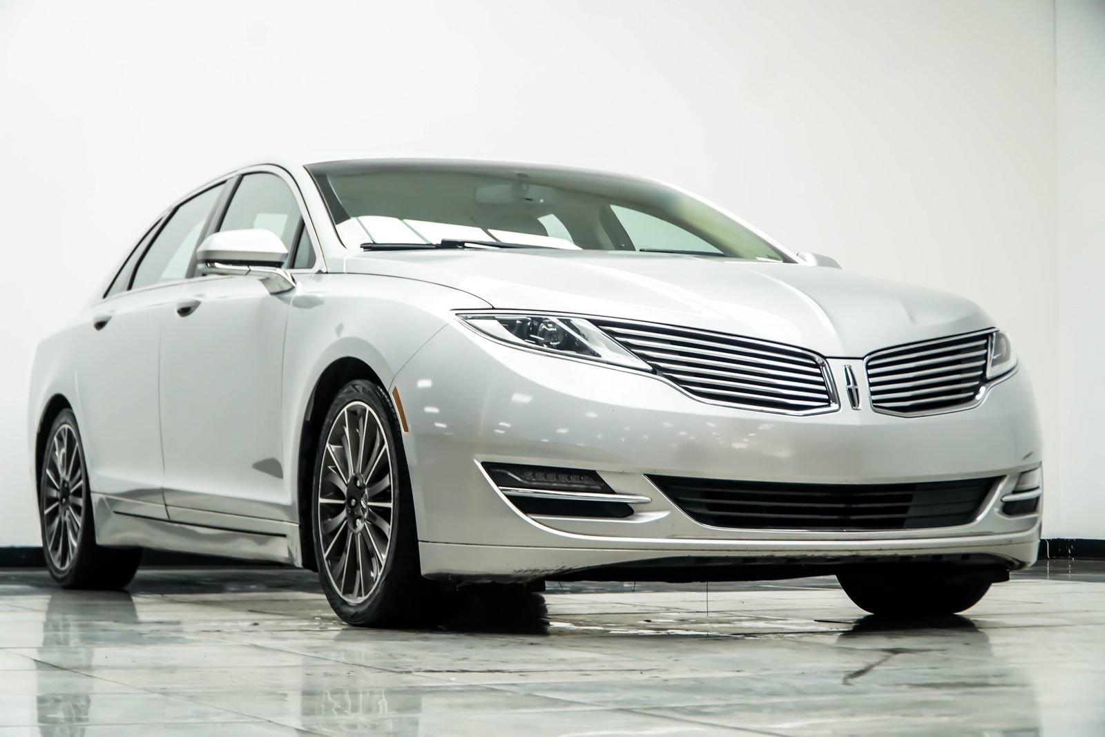 Used 2016 Lincoln MKZ Hybrid w/ Equipment Group 600A Reserve FWD image 4