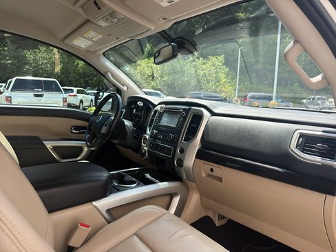Used 2018 Nissan Titan SV w/ SV Convenience Package AWD/4WD image 20