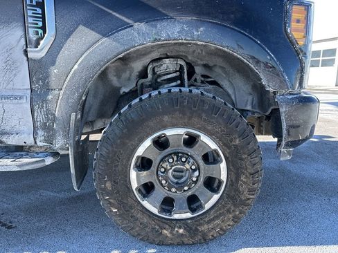 Certified 2022 Ford F250 Lariat w/ Tremor Off-Road Package image 4