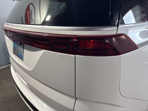 Used 2022 Kia Carnival LX image 15