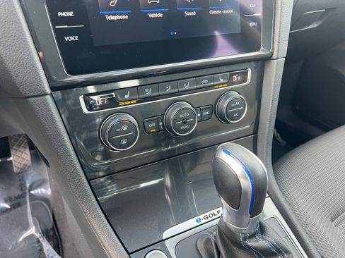 Used 2019 Volkswagen e-Golf SE image 25