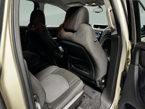 Used 2016 Chevrolet Traverse LT image 12