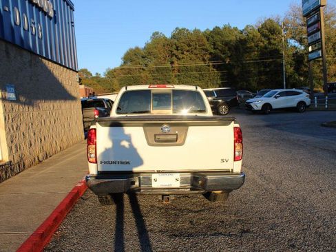 Used 2019 Nissan Frontier SV image 5