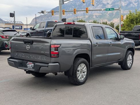 Used 2022 Nissan Frontier SV AWD/4WD image 3