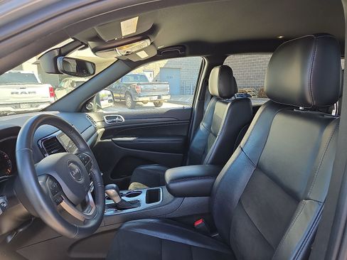 Used 2019 Jeep Grand Cherokee Altitude image 13