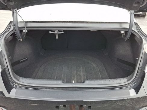 Used 2022 Hyundai Elantra Limited w/ Preferred Accessory Package FWD image 28