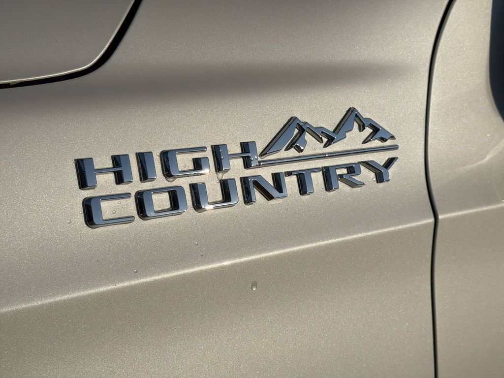 Used 2023 Chevrolet Tahoe High Country AWD/4WD image 32