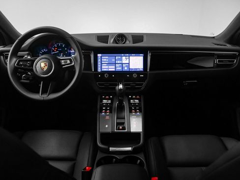 Used 2025 Porsche Macan image 26