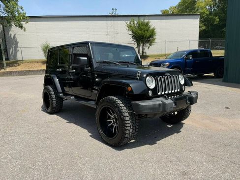Used 2017 Jeep Wrangler Unlimited Sahara w/ Max Tow Package AWD/4WD image 2