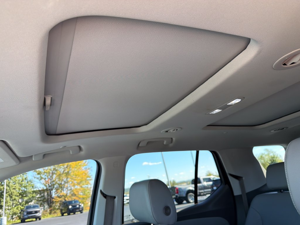 Used 2021 Chevrolet Traverse Premier AWD/4WD image 24