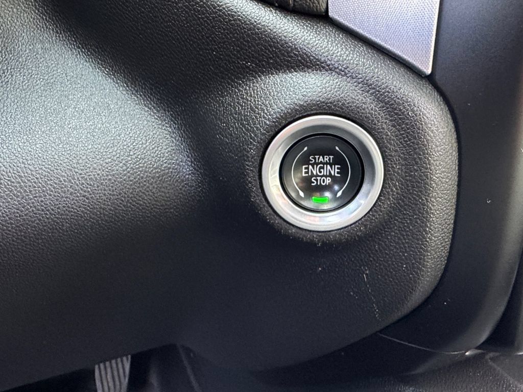 Used 2019 GMC Sierra 1500 SLT w/ SLT Premium Plus Package AWD/4WD image 32