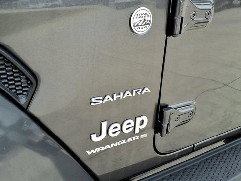 Used 2023 Jeep Wrangler Unlimited Sahara AWD/4WD image 24